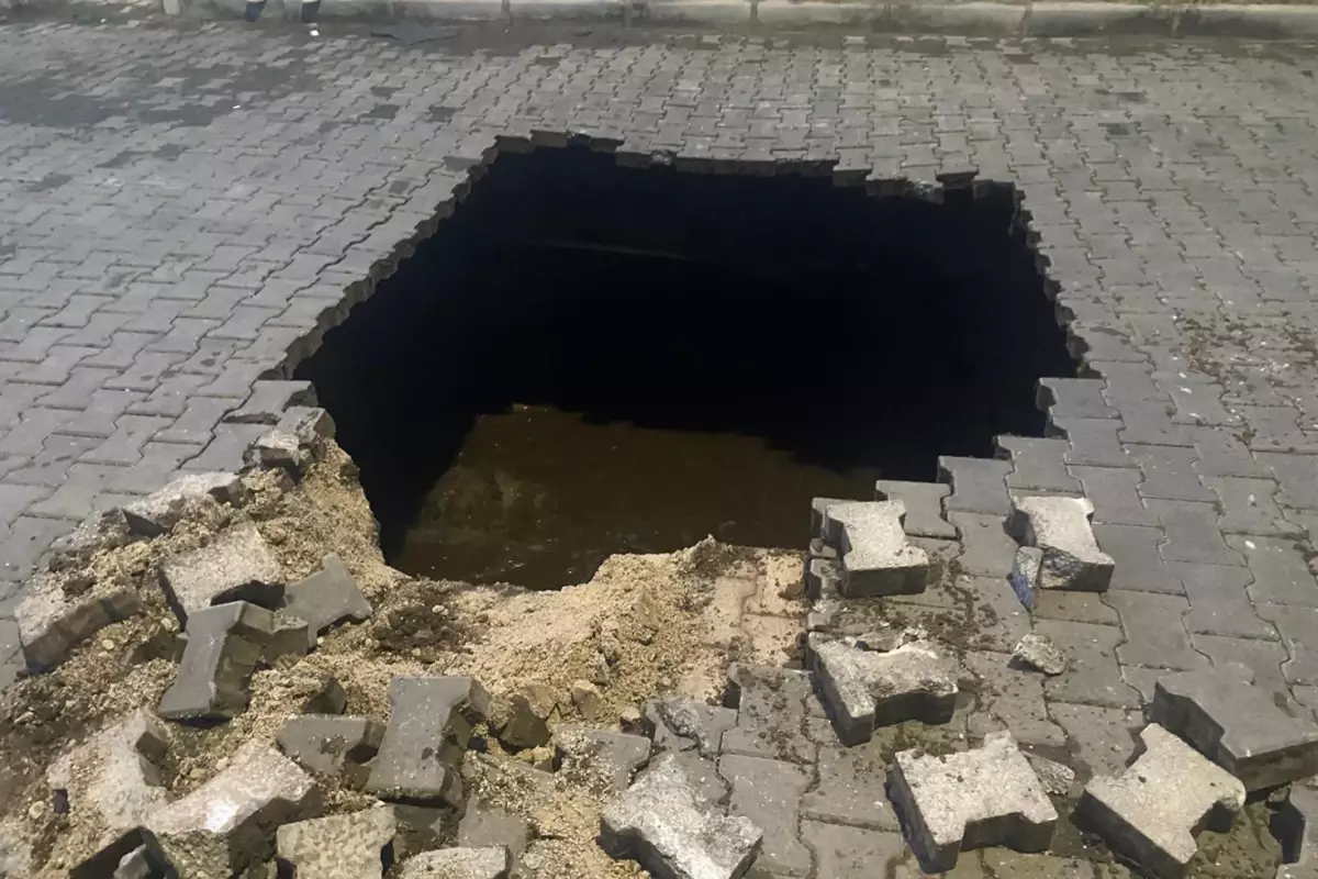 Yağmurun çökerttiği yoldan çıkanları görenler gözlerine inanamadı