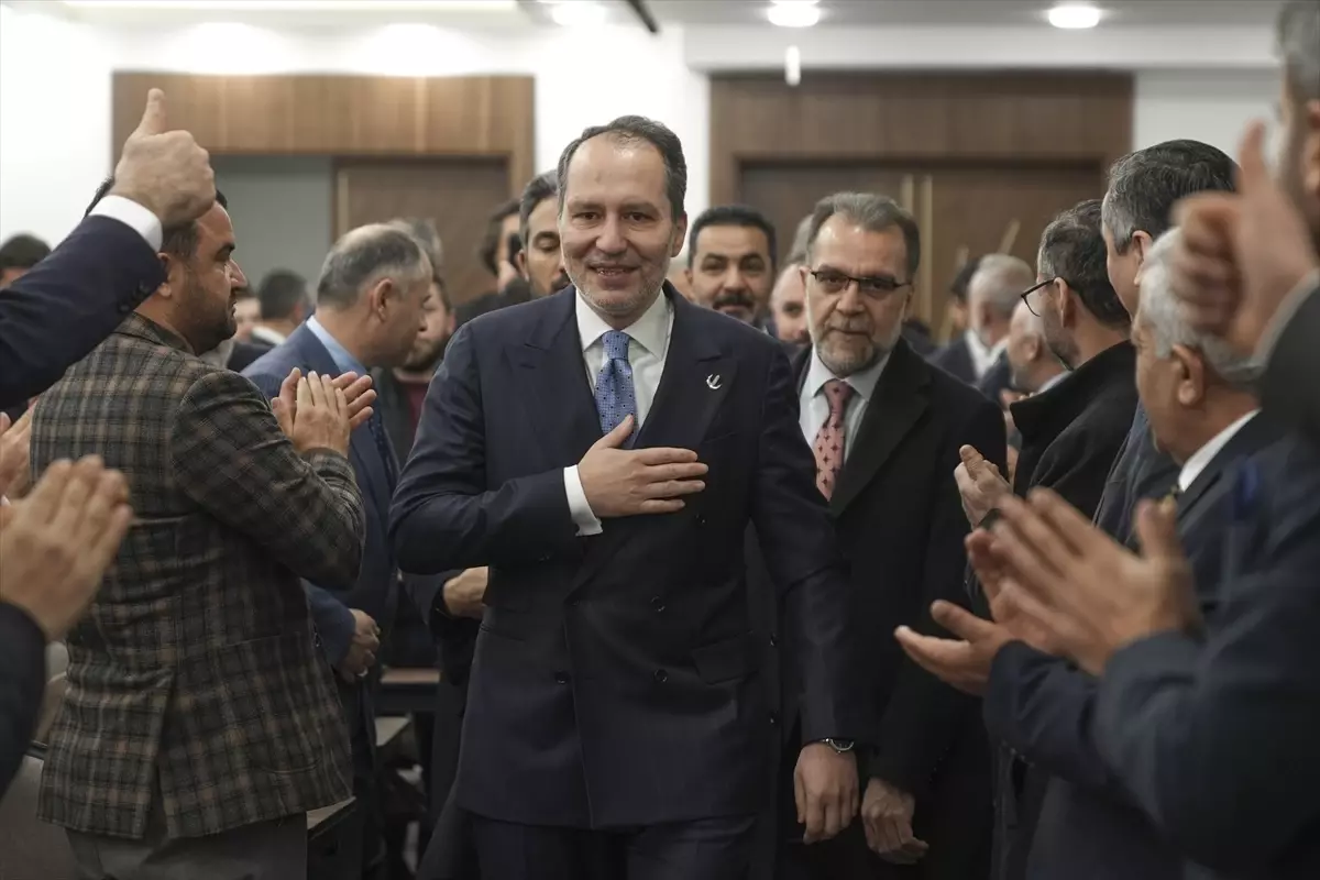 Yeniden Refah Partisi Genel Başkanı Erbakan, partisinin İl Başkanları Toplantısı'nda konuştu Açıklaması