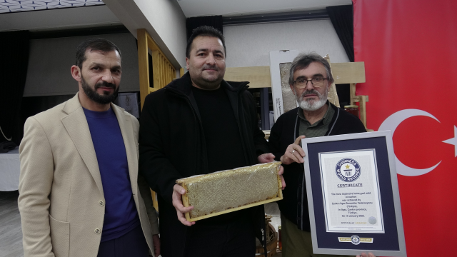 كيلو واحد بـ 558,000 ليرة تركية! أغلى عسل في العالم خرج من مدينة الملح التركية