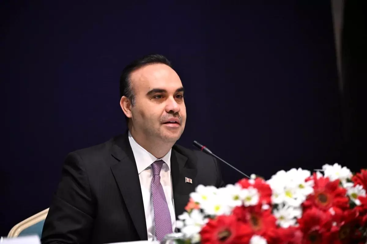 Bakan Kacır: "Ceyhan'da kurduğumuz Endüstri Bölgesini önümüzdeki dönemde entegre kimya sanayii yatırımları...