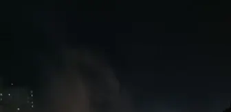 Bakırköy'de metro durağının yanındaki elektrik kablolarında çıkan yangın söndürüldü