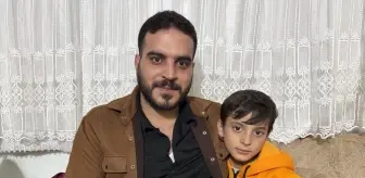 Bayrampaşa'da ambulansa yol açmak için trafiği yönlendiren çocuk ve babası konuştu