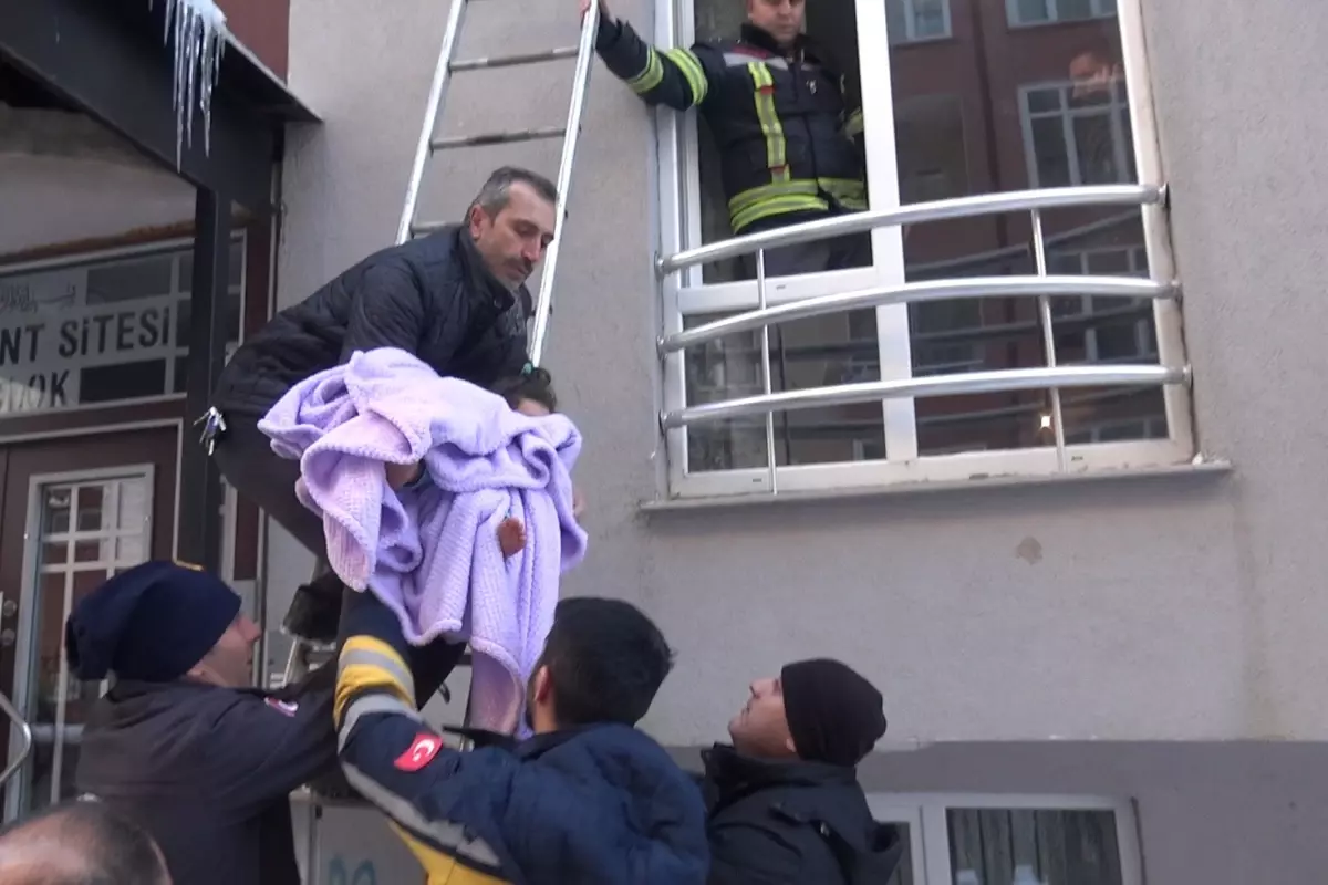 Bebeğin ağlaması mahalleyi ayağa kaldırdı! Pencereden giren ekipler şaşkınlık yaşadı