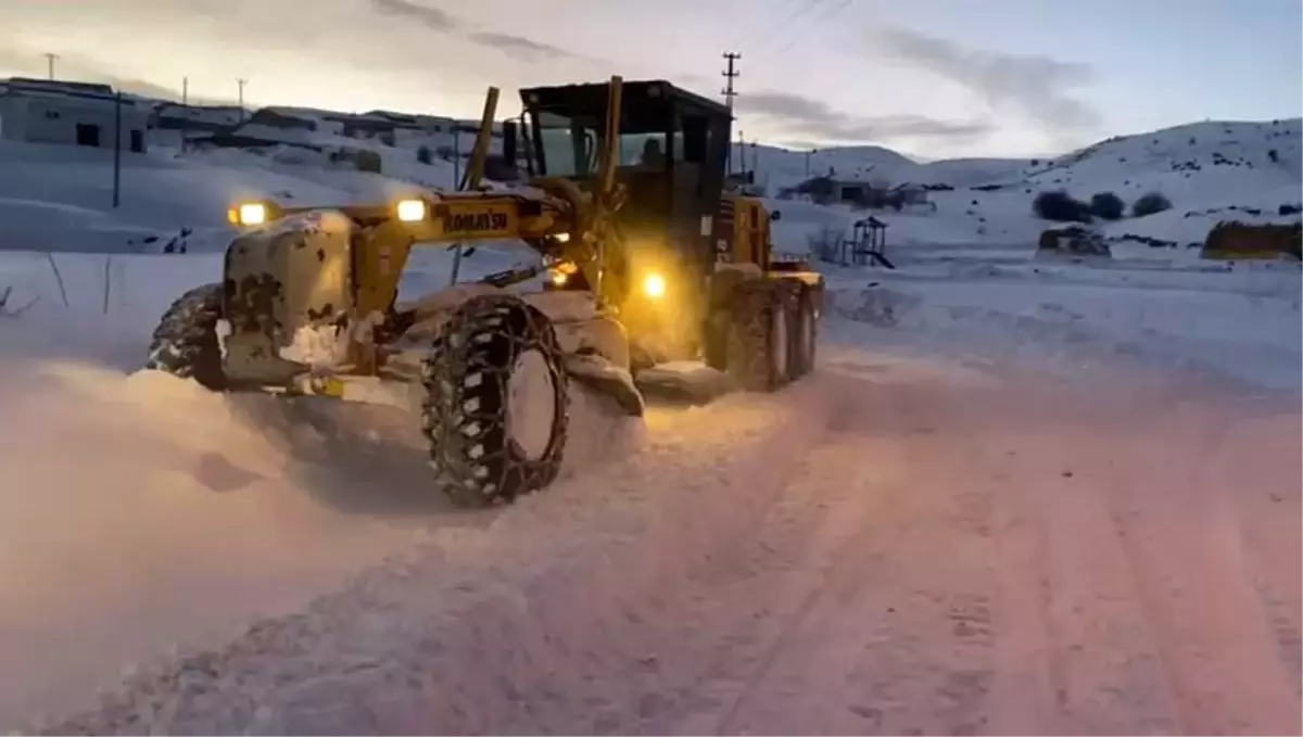 Bingöl'de 72 köy yolunda çalışmalar sürüyor