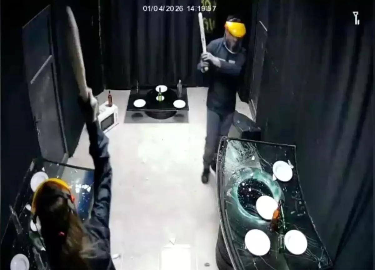 Bu eve gelen her şeyi kırıp döküyor