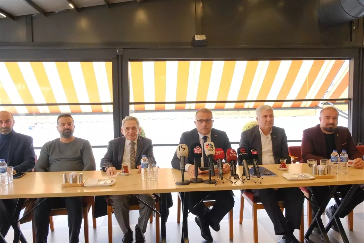 Çorum Ak Parti İl Başkanı Alar, gazetecilerle buluştu