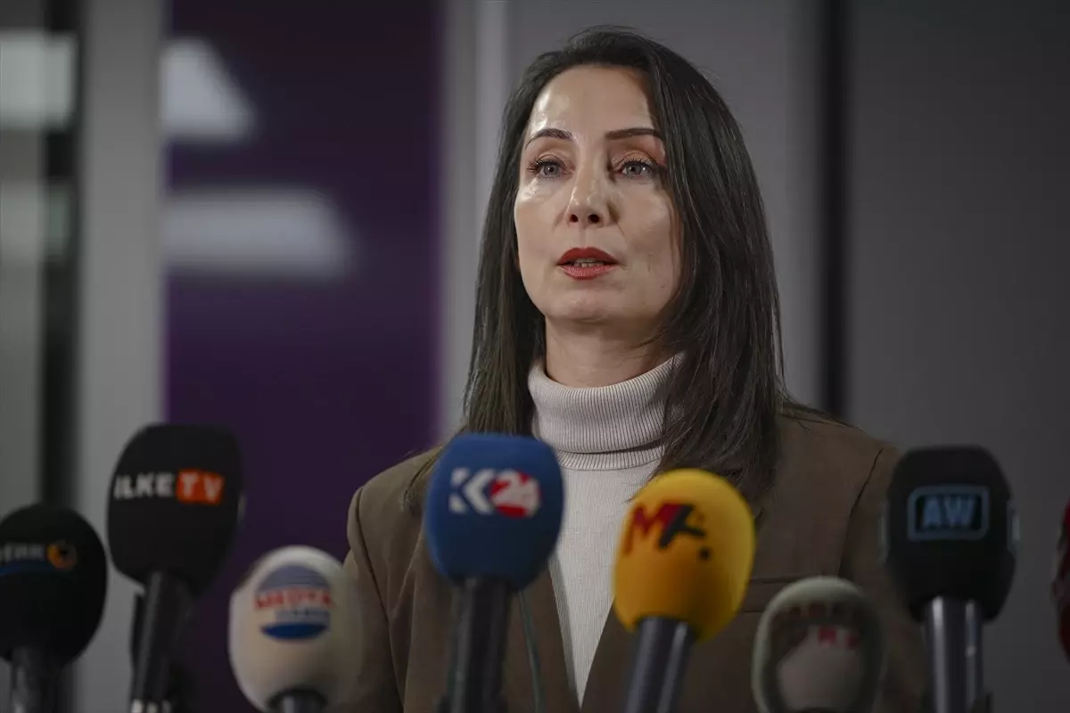 DEM Parti Eş Genel Başkanları Hatimoğulları ve Bakırhan, basın toplantısı düzenledi