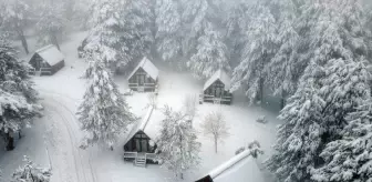 Demirci'nin yüksek kesimlerinde kar etkili oluyor