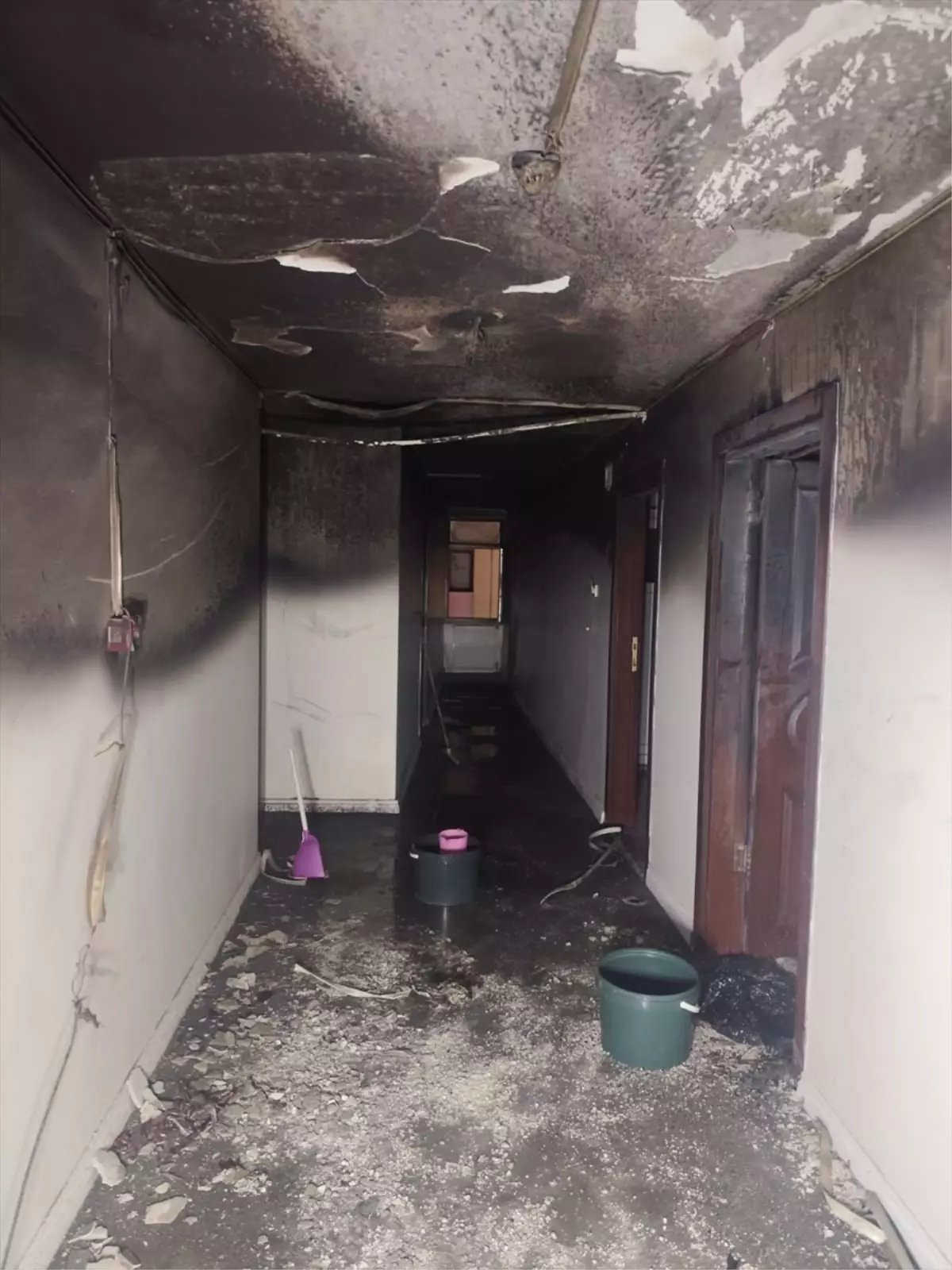 Diyarbakır'da otelde çıkan yangında 10 kişi dumandan etkilendi