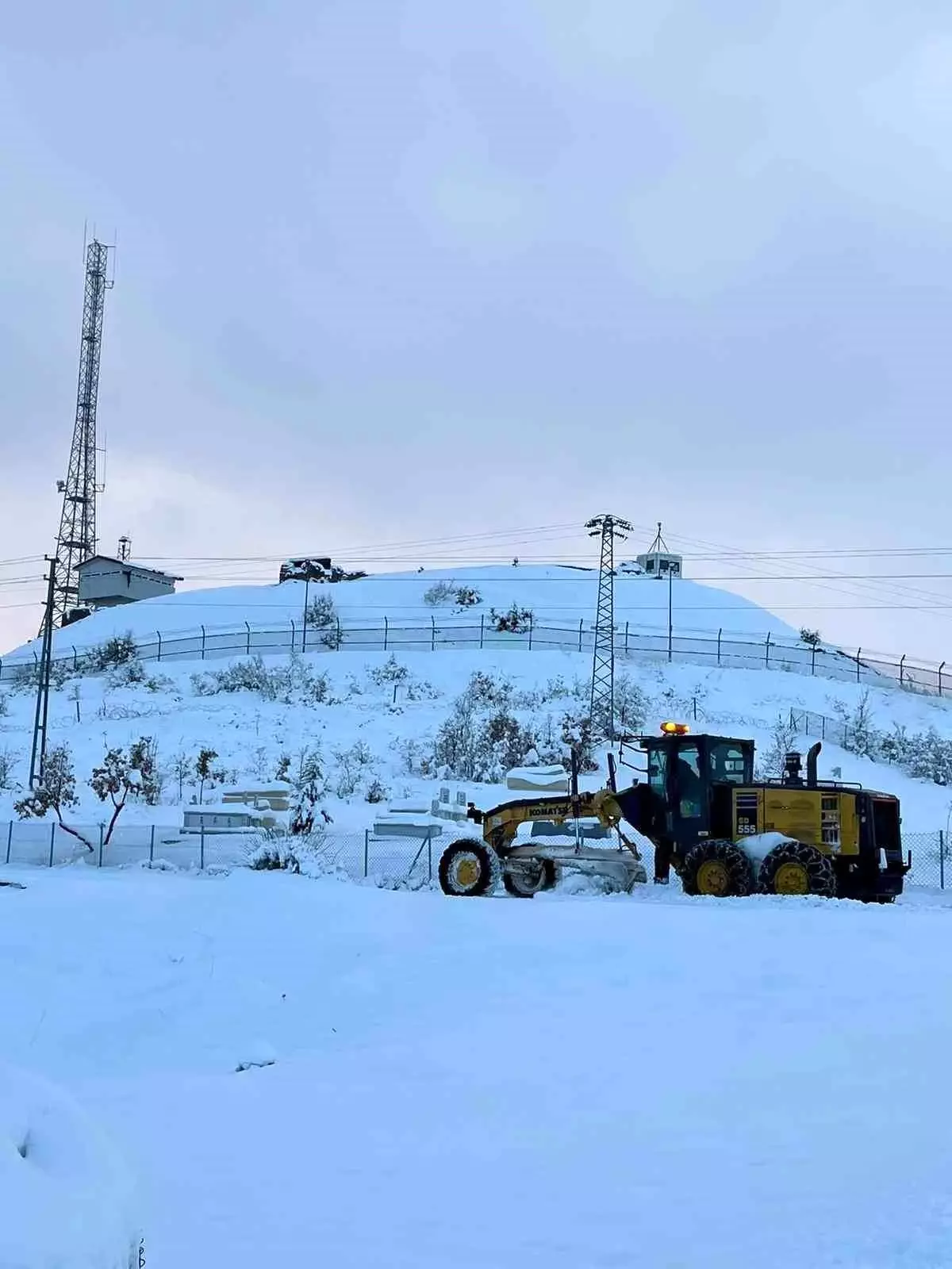 Elazığ'da kapalı 19 köy yolunda çalışmalar sürüyor