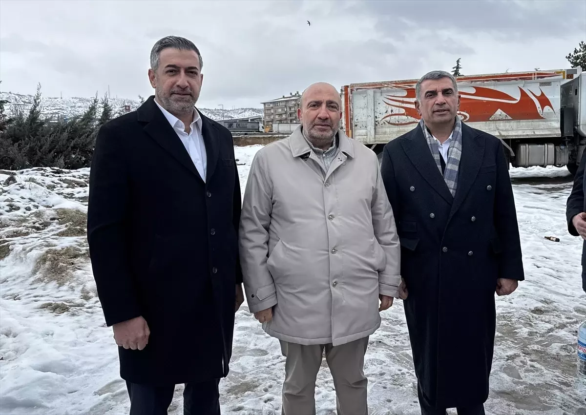 Elazığ'da üç siyasi partinin milletvekilleri kente eski hastanenin yerine hastane yapılmasını talep etti