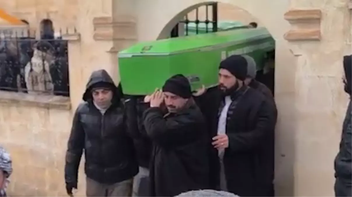 Evde gaz sıkışması sonucu meydana gelen patlamada ölen nine ve 2 torunu toprağa verildi