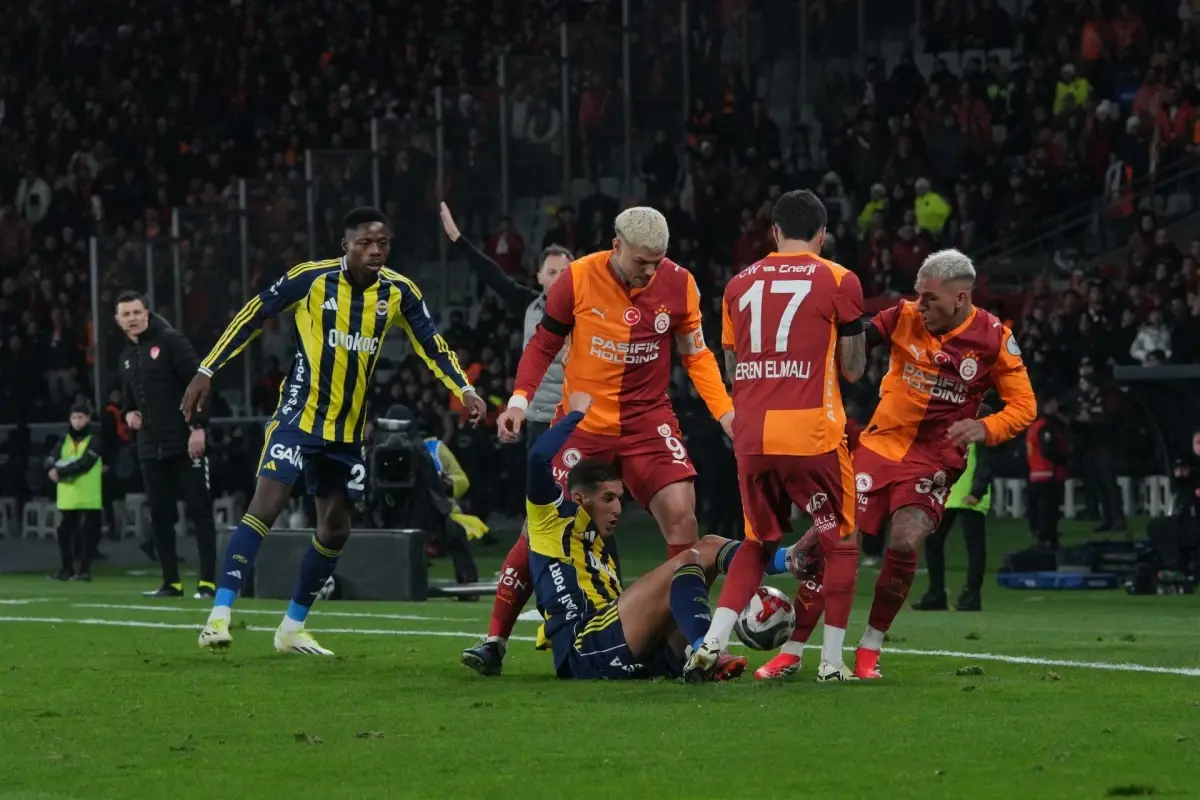 Galatasaray Süper Kupa finalinde Fenerbahçe'ye mağlup oldu