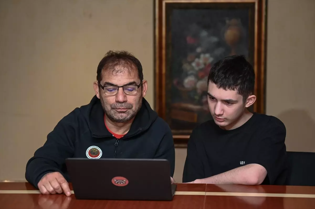 Gençlerbirliği Teknik Direktörü Metin Diyadin, AA'nın "Yılın Kareleri" oylamasına katıldı