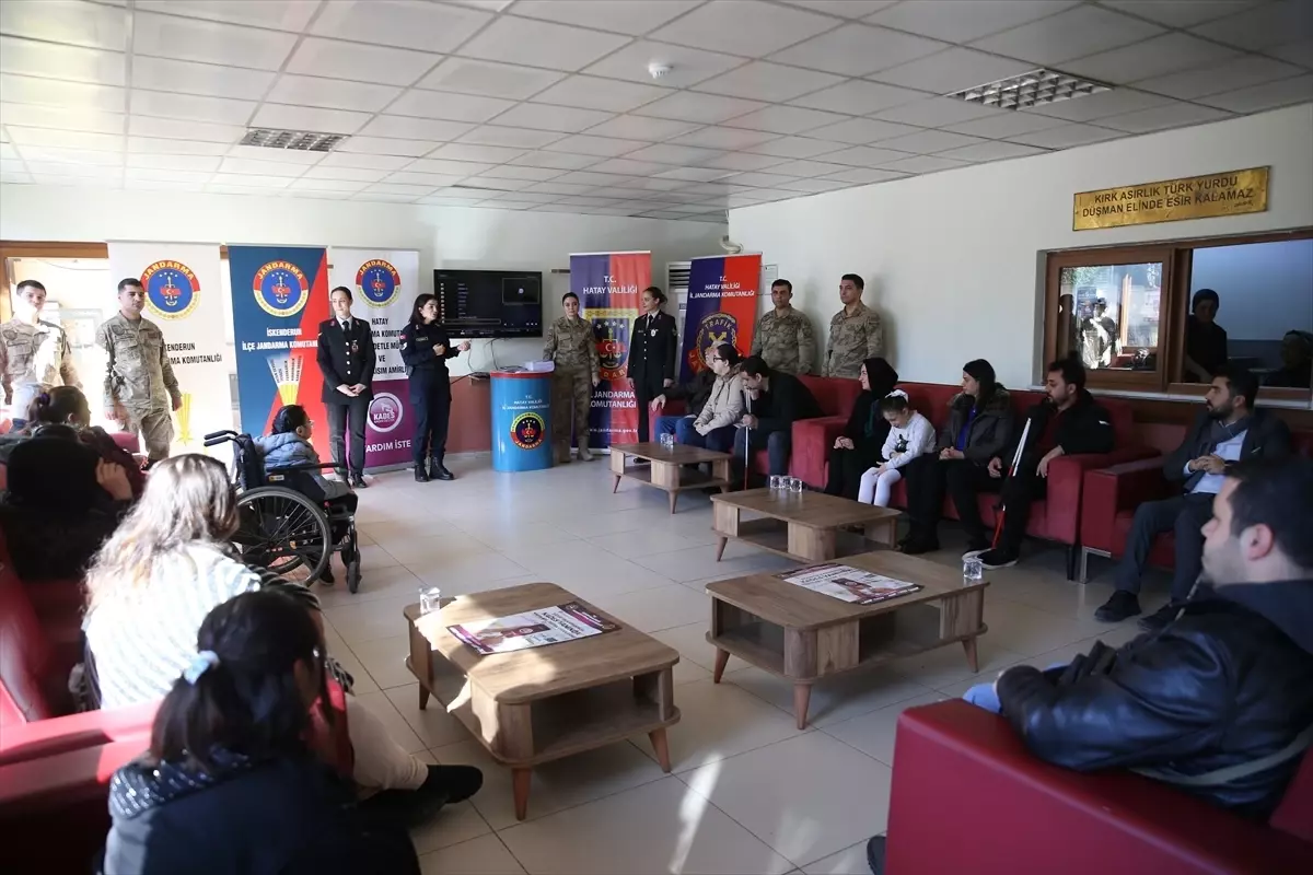 Hatay'da görme engelli bireyler KADES hakkında bilgilendirildi