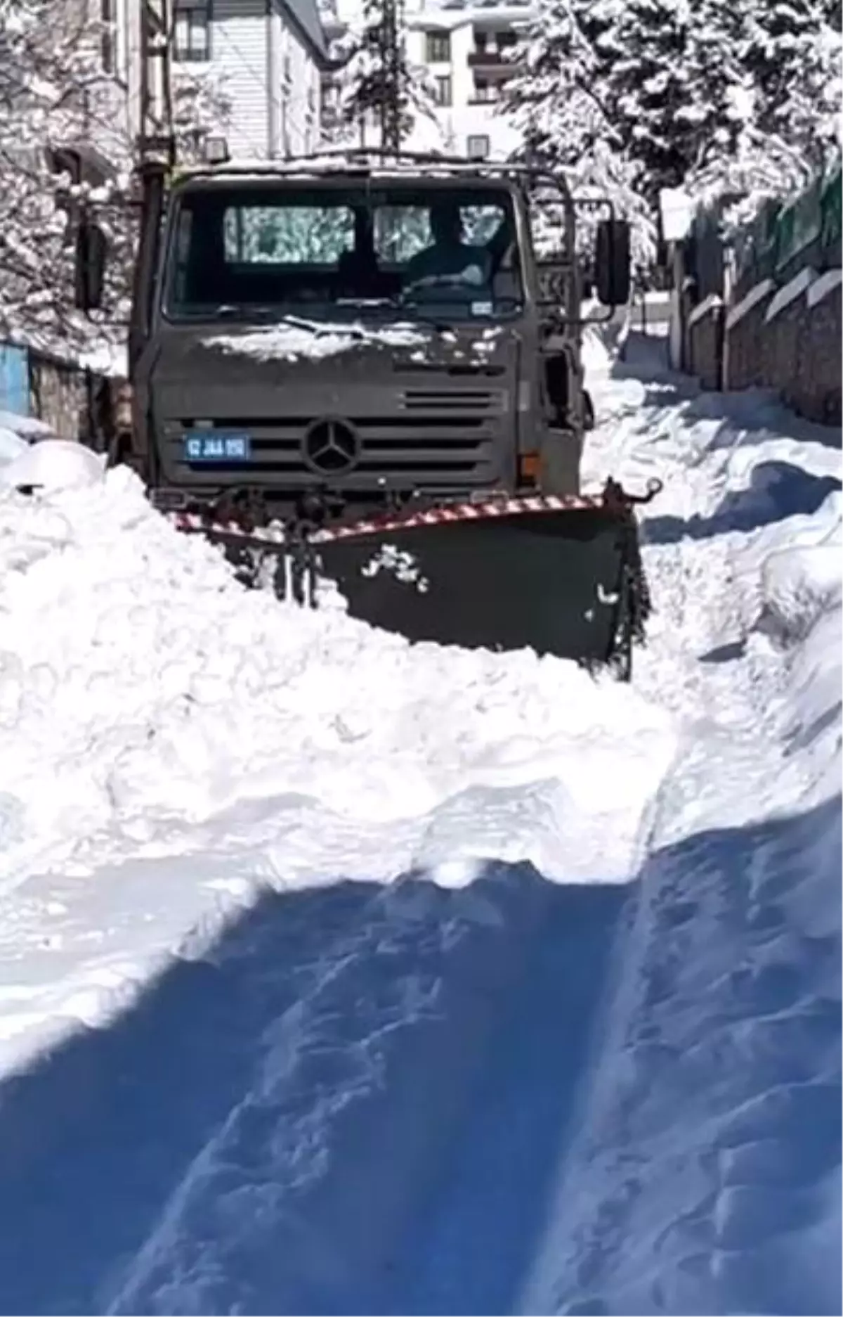 Hozat'ta jandarmadan kış mesaisi