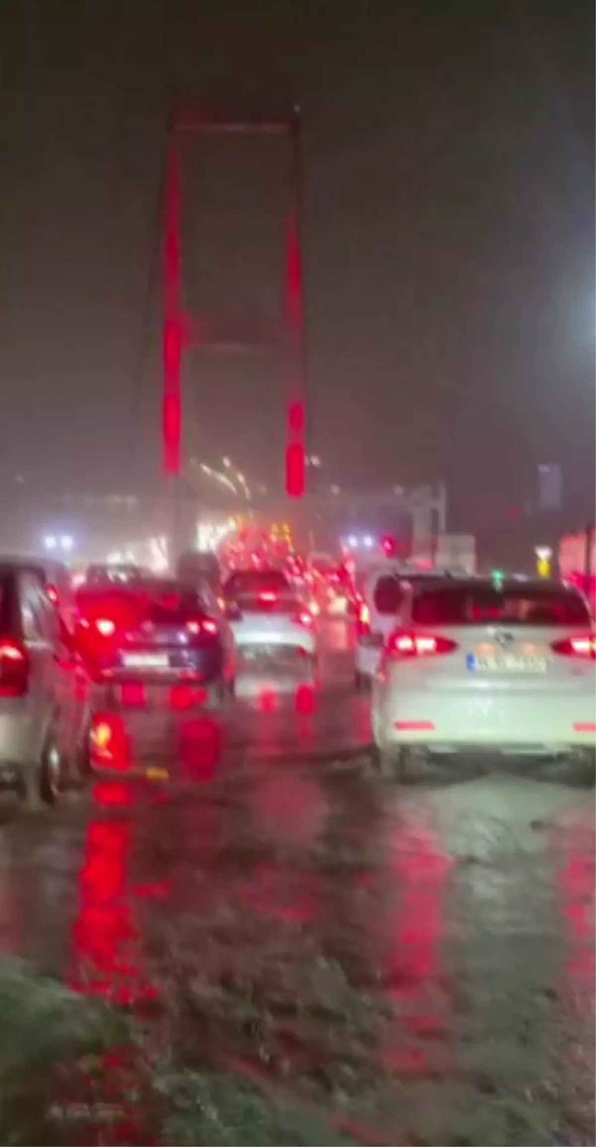 İstanbul'da Sağanak Yağış Etkili Oldu