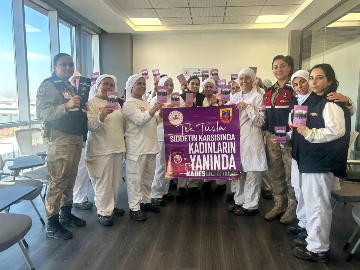 Jandarma ekipleri 2025 yılında KADES uygulamasını tanıttı