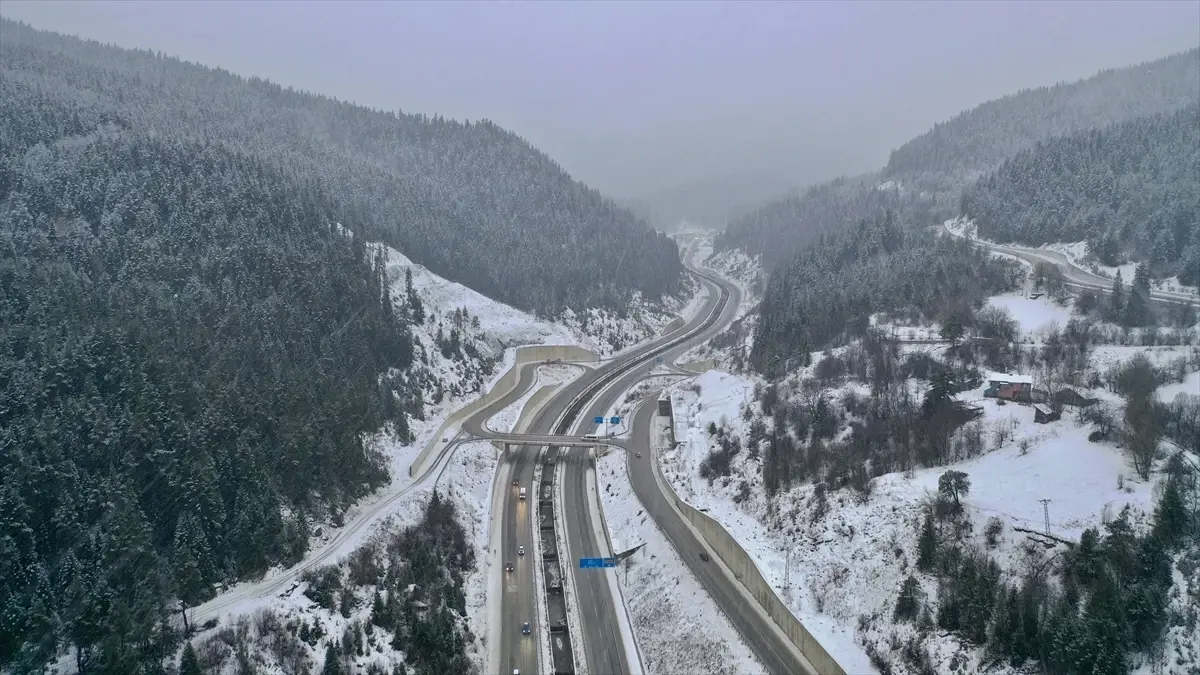 Kastamonu'nun yüksek kesimlerinde kar yağışı ve sis etkili oluyor