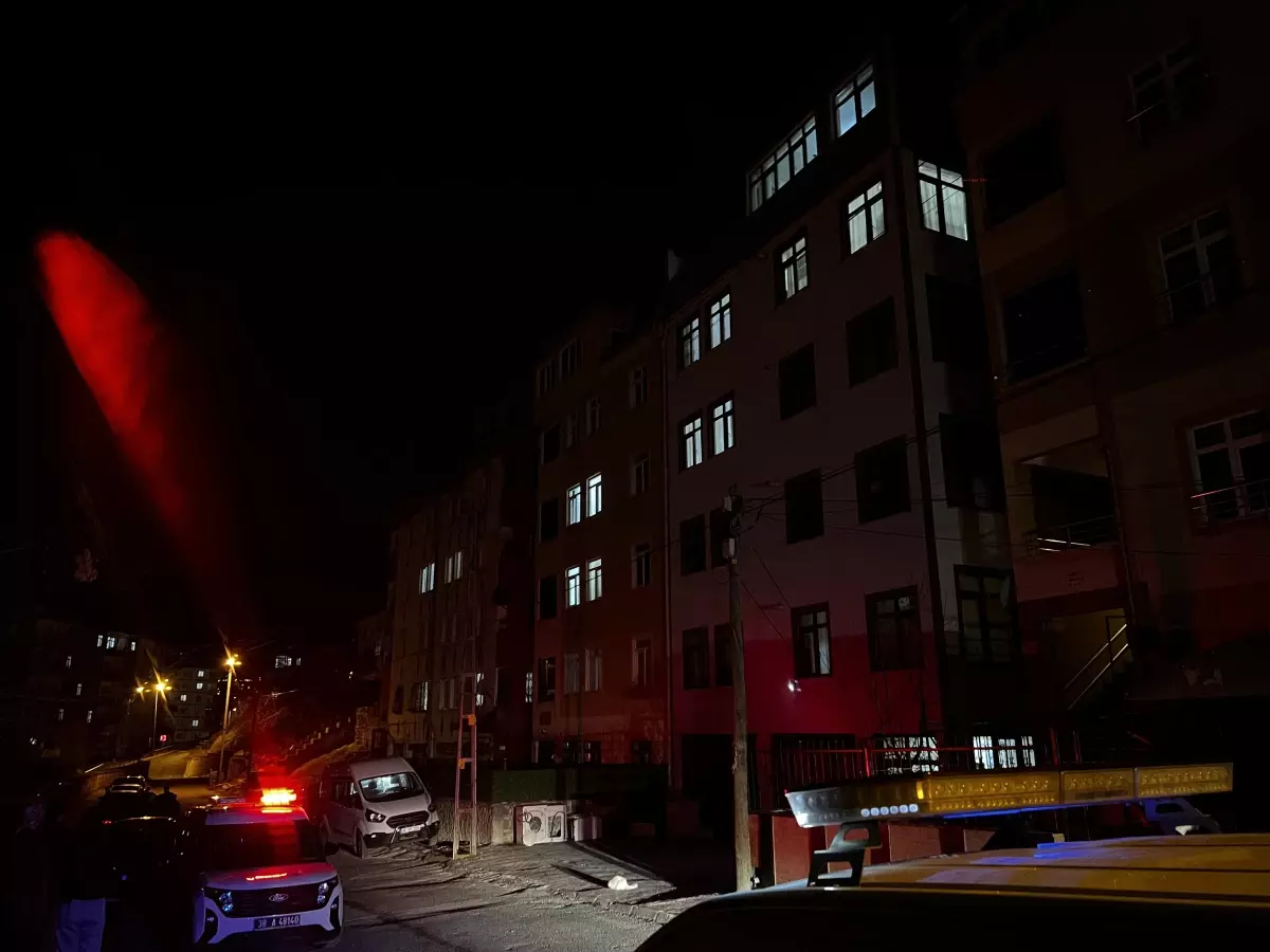 Kadın, Tartıştığı Erkek Arkadaşını Bıçaklayarak Öldürdü