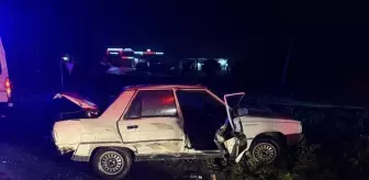 Manisa'da tır ile otomobilin çarpıştığı kazada 3 kişi yaralandı