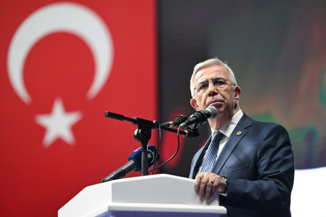 منصور يافاش: سبب الازدحام المروري في أنقرة هو أمام مراكز التسوق