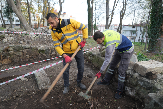 خرج الكنز من تحت المقبرة! مكتوب عليه اسم مدينتنا