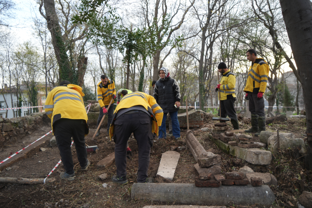 خرج الكنز من تحت المقبرة! مكتوب عليه اسم مدينتنا