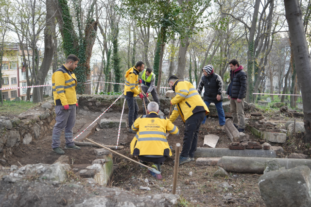 خرج الكنز من تحت المقبرة! مكتوب عليه اسم مدينتنا