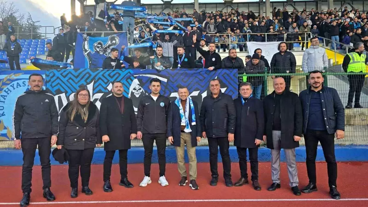 MHP Milletvekili Erbaş'tan Karşıyaka maçı için taraftarlara 2 otobüs desteği