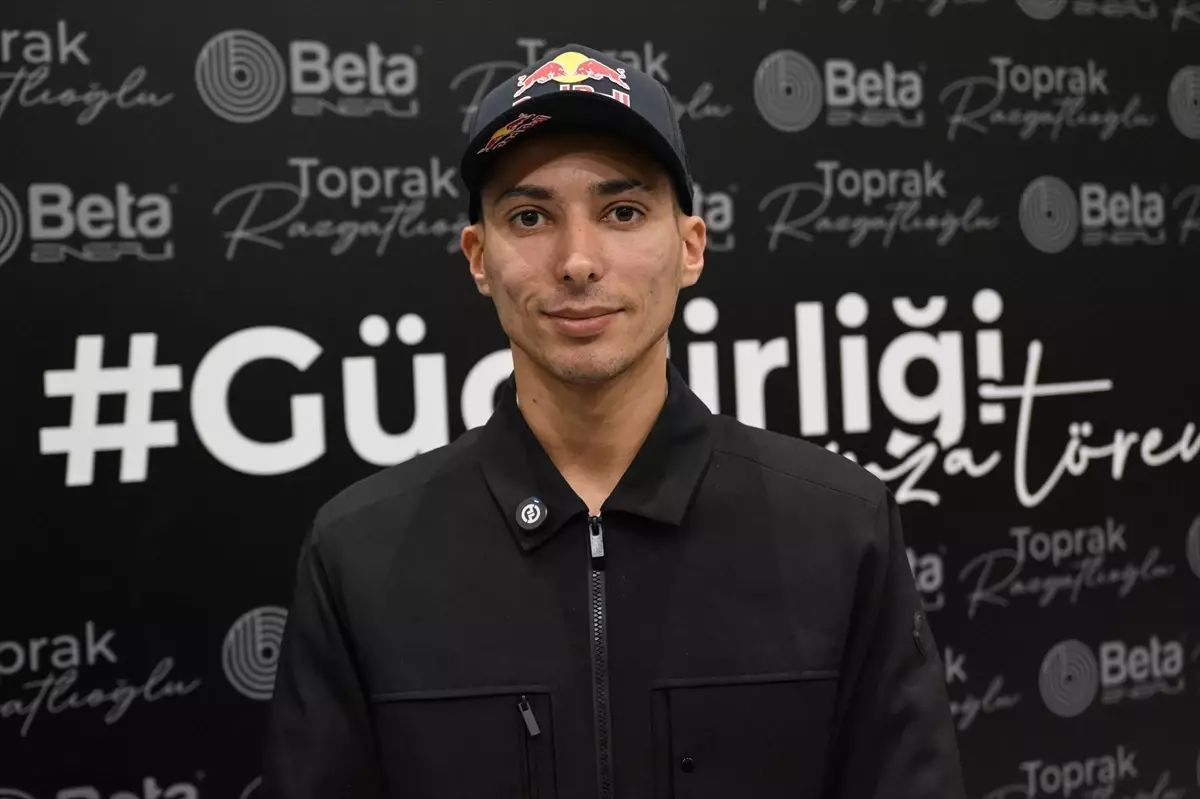 Milli motosikletçi Toprak Razgatlıoğlu, MotoGP'de de şampiyon olarak ilki başarmak istiyor