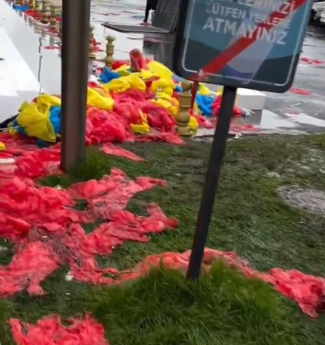 These images remained from the derby watched by millions