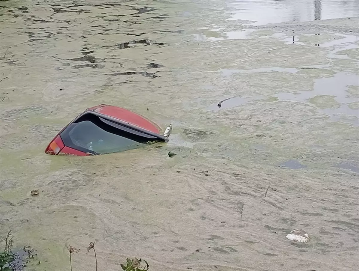 Samsun'da otomobilin sulama göletine devrilmesi sonucu 2 kişi yaralandı