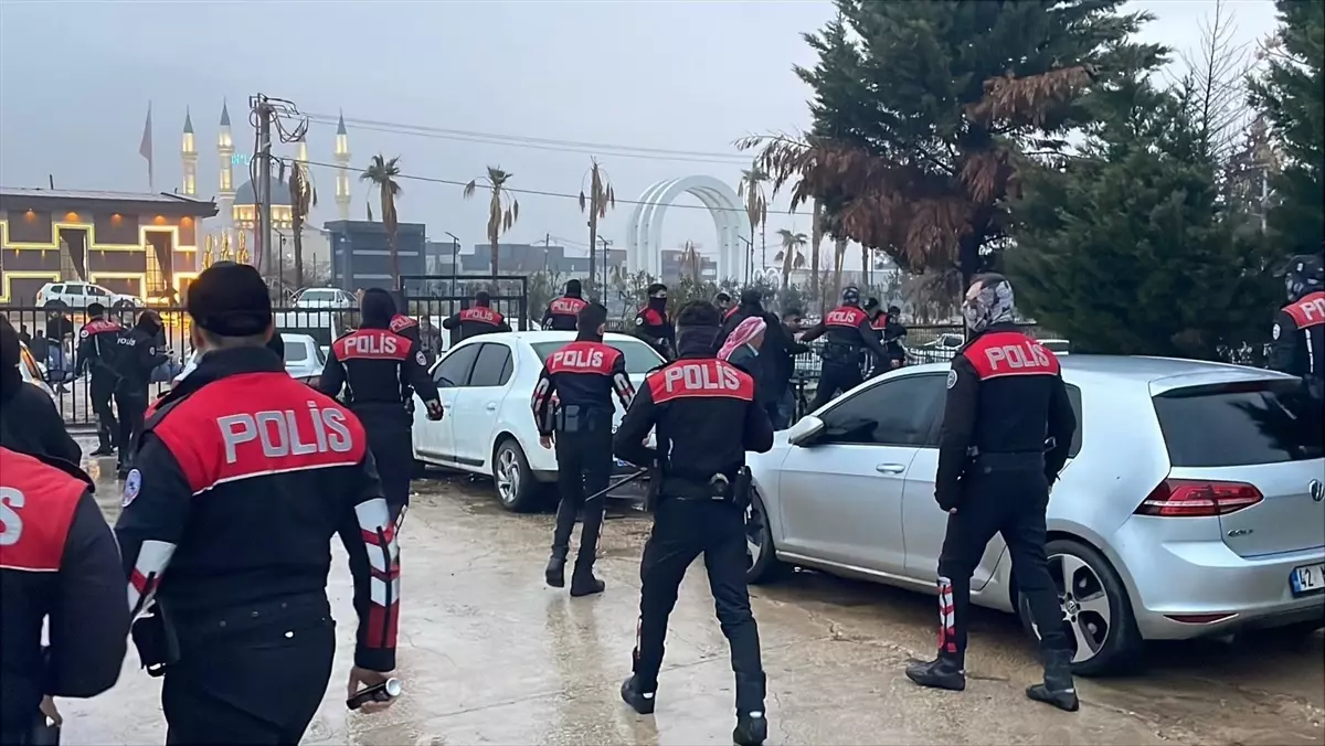 Şanlıurfa'da Şoförler ve Otomobilciler Esnaf Odası seçimlerinde çıkan kavgaya polis müdahale etti