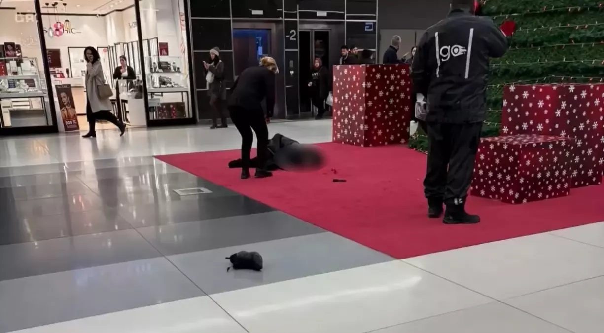 Şişli'de AVM'de 2'nci kattan düşen Sezer hayatını kaybetti