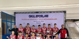 Sivas Şehit Adnan Saka Ortaokulu voleybol takımı bölge müsabakalarında yarı finale kaldı