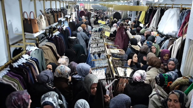 sultangazi de magaza acilisinda izdiham yasandi 19449525 4591 m