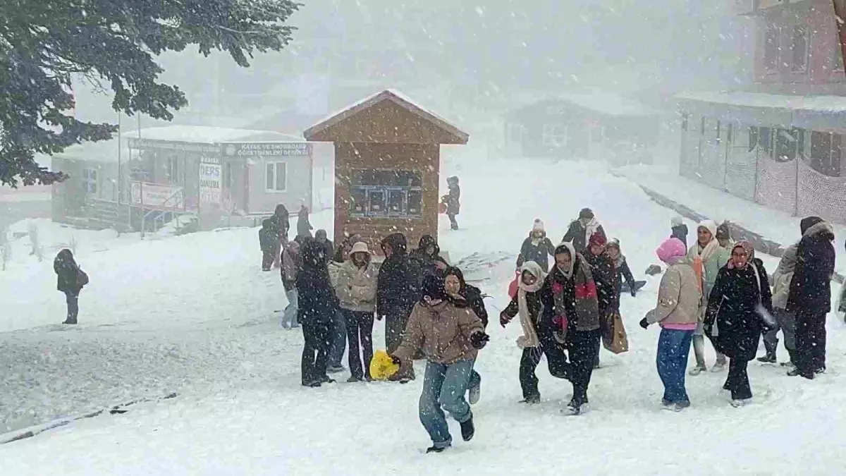 Uludağ'da kar kalınlığı 60 santimetreyi geçti