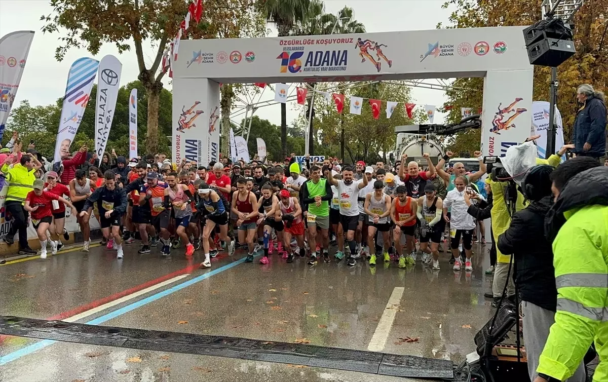 Uluslararası Adana Kurtuluş Yarı Maratonu koşuldu