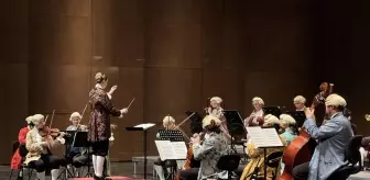 Viyana Mozart Orkestrası AKM'de müzikseverlerle buluştu