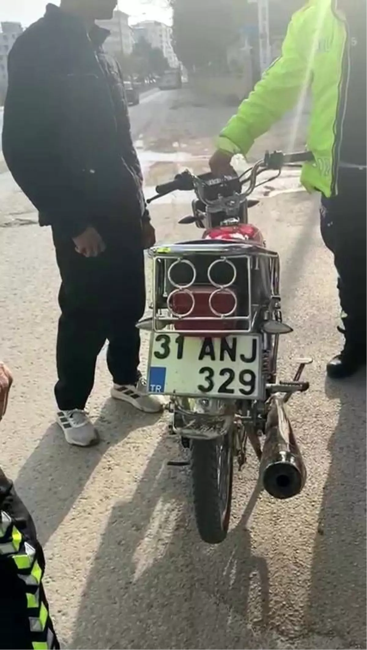 Abartı egzoz 12 bin TL'ye patladı