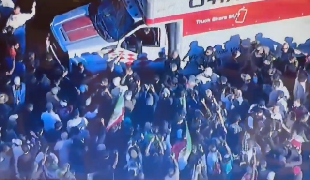 Грузовик врезался в протест против Ирана в США! Много раненых