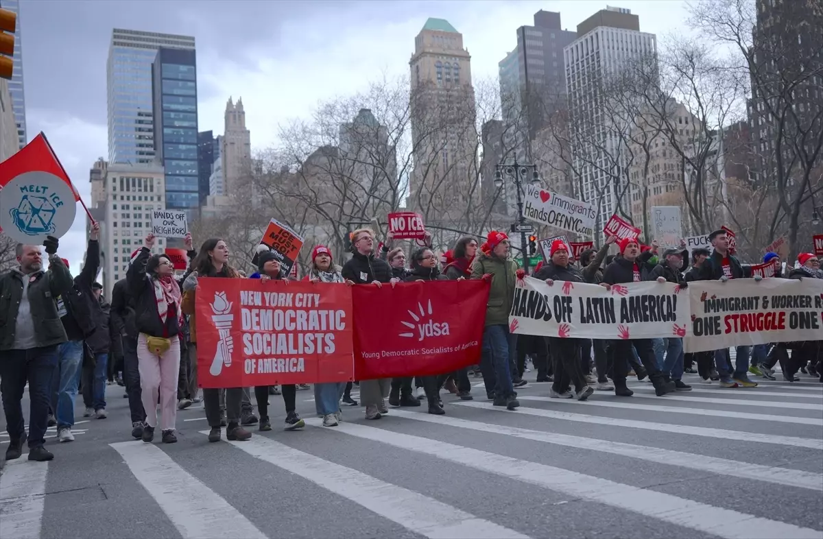 ABD'nin New York kentinde binlerce kişi, ICE yetkilisinin bir kadını öldürmesini protesto etti