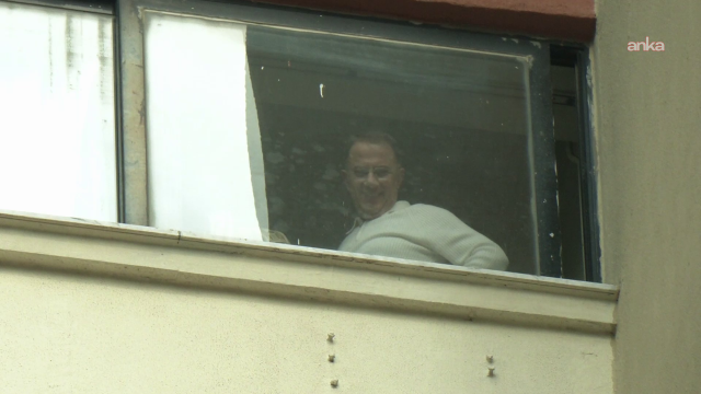 Murat Çalık, who will undergo surgery, waved from the hospital window