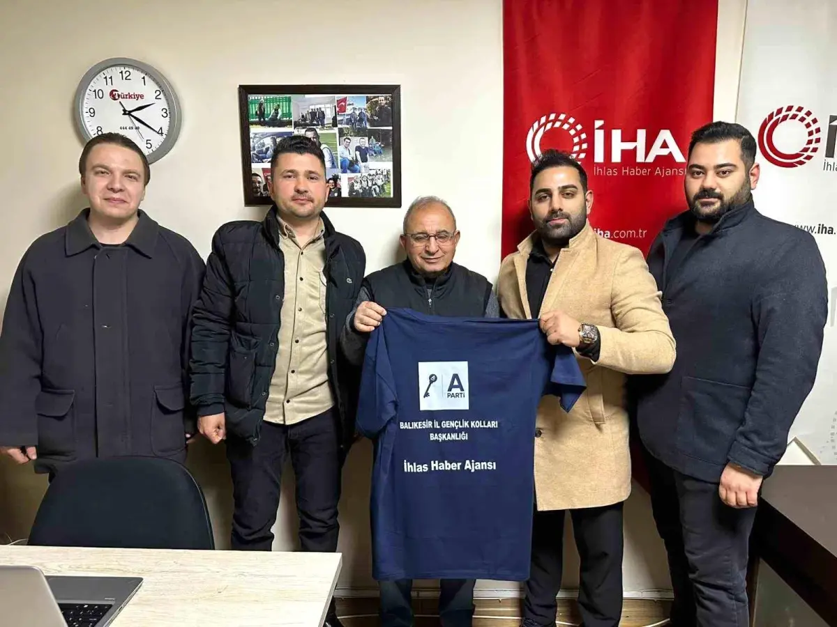 Anahtar Partili gençlerden İHA'ya ziyaret