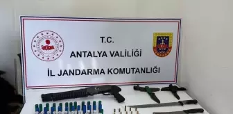 Antalya'da düzenlenen operasyonda ruhsatsız silah ve mühimmat ele geçirildi