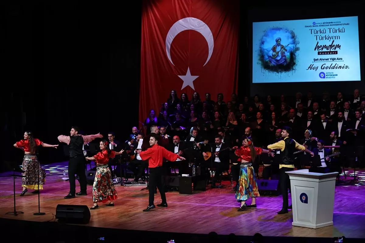 Antalya'da "Türkü Türkü Türkiyem Hemdem" konseri düzenlendi
