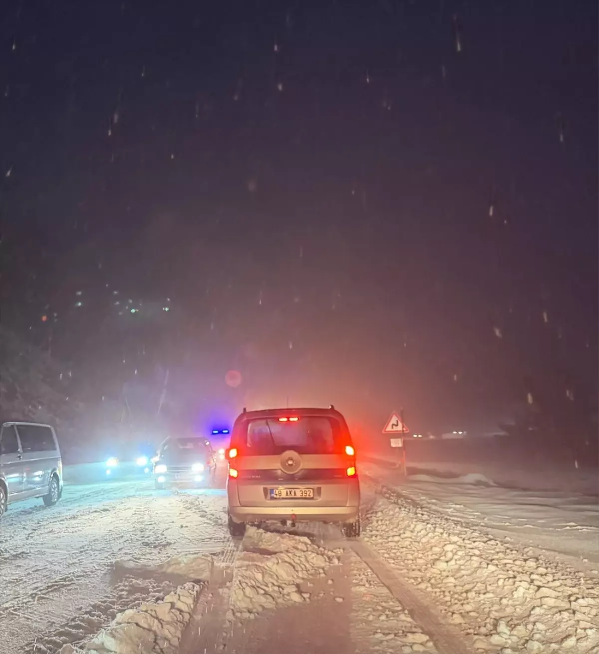 Antalya-Fethiye kara yolunda kar ulaşımı olumsuz etkiledi