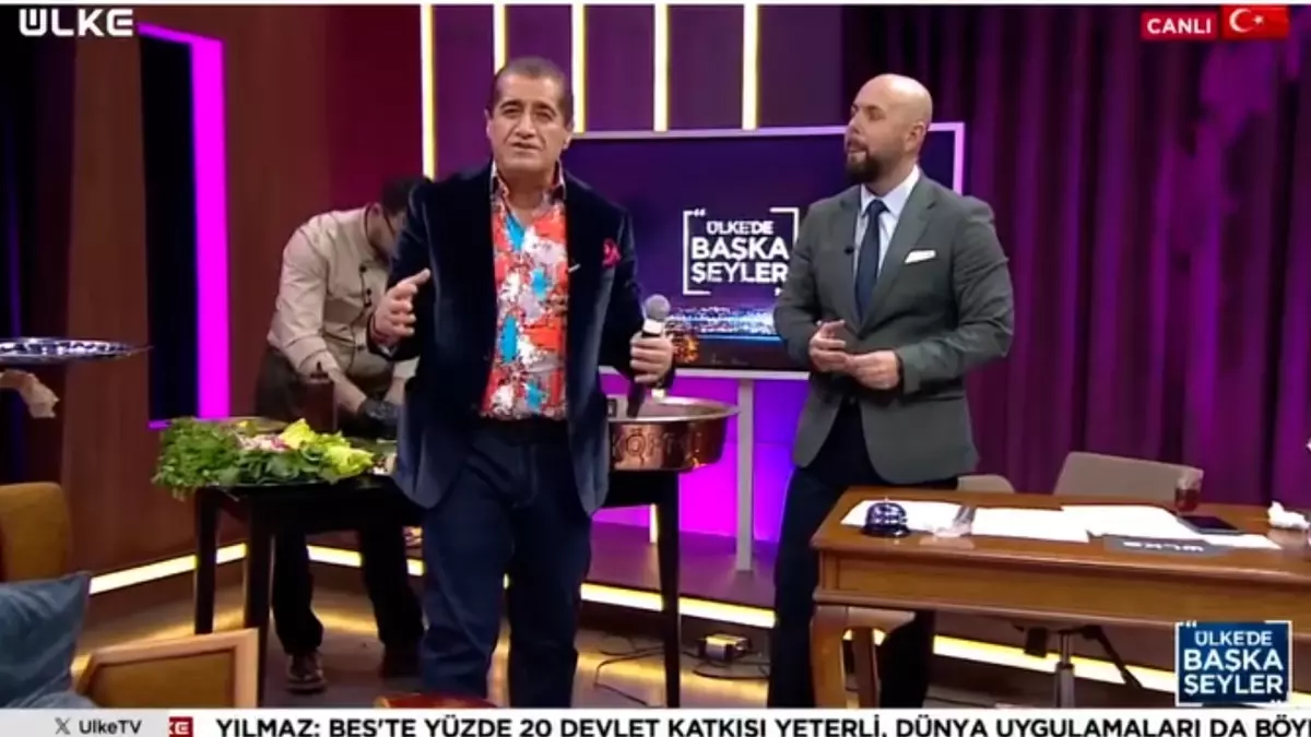 Aydın Aydın'dan Beyazıt Öztürk'e 'Sarılma ve Öpme' Eleştirisi