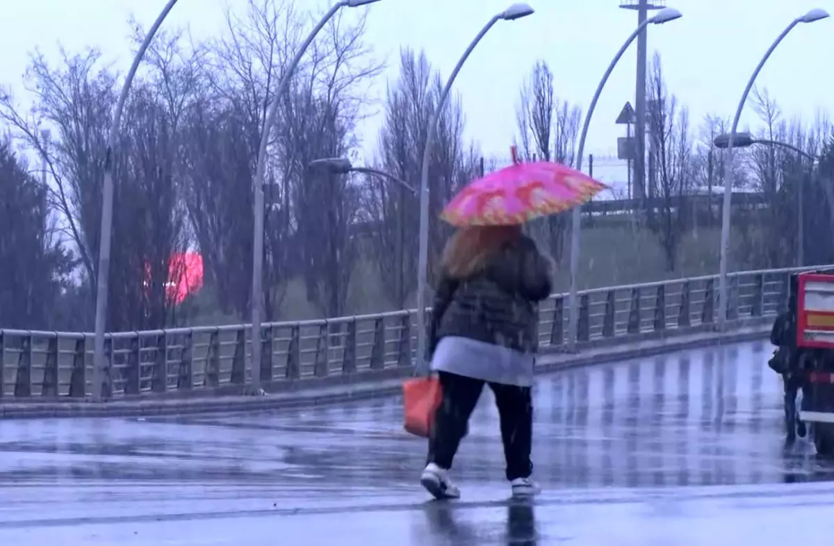 Bağcılar'da kar yağışı başladı